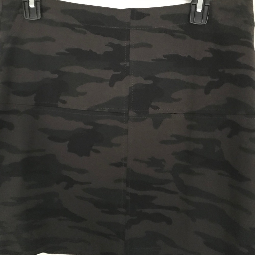Sanctuary NWOT Camo Skirt - Picture 3 of 5